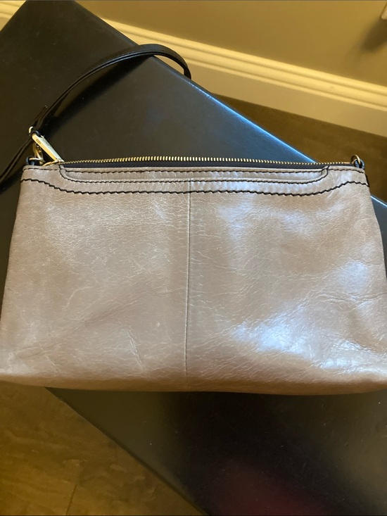 HOBO Handbags - HOBO 100% Leather Crossbody in Light Taupe